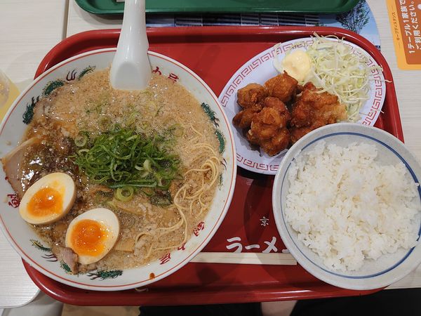 「特性醤油味玉ラーメン＋唐揚げ定食」@ラーメン魁力屋 イオンモール浦和美園店の写真