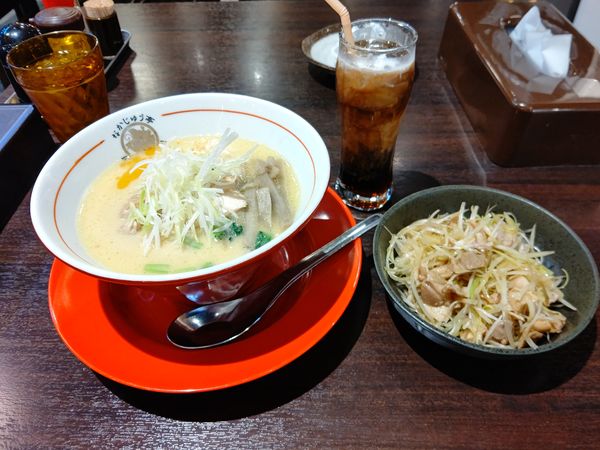 「湯白湯らぁめん(大盛・165g)780円＋Ｂセット200円」@らーめんや なかじゅう亭 高崎オーパ店の写真