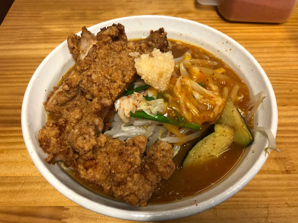 「あんかけDX(メガ唐付き)」@旨辛ラーメン 表裏 市ヶ谷本店の写真