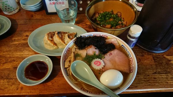 「特製中華そば1000円+他」@青春餃子の写真