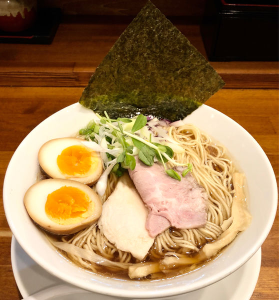 「鷄清湯らぁ麵　大盛り 850 　味玉100」@らぁ麺しろの写真