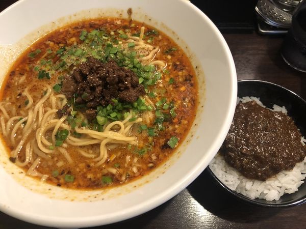 「担々麺・細麺+ミニ咖喱飯（850＋150円）」@香噴噴 東京木場の写真