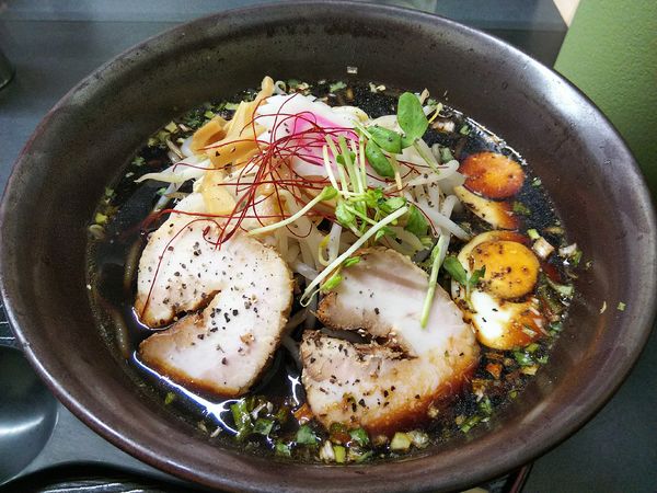 「黒ラーメン」@七色食堂の写真