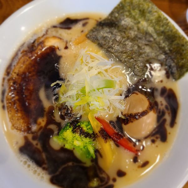 「濃厚塩そば+味玉」@麺匠 ことぶきの写真