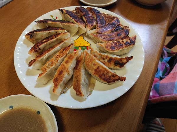 「ニボっちゃん餃子 15個入り750円 お持ち帰り」@寿製麺よしかわ 川越店の写真