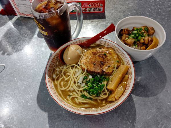 「煮干しそば(大盛・195g)820円＋ミニ叉焼丼320円」@らーめんキッチン かえでの写真