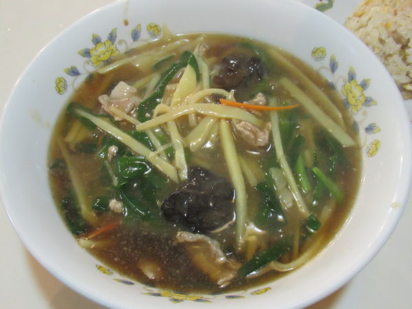 「ニラソバ（650円）＋半チャーハン（350円）」@芳楽飯店の写真