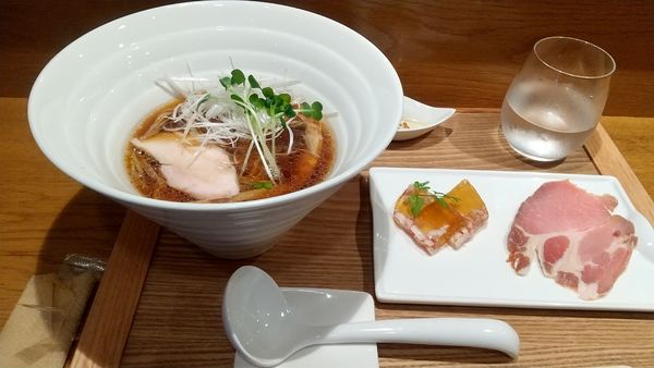 「奥出雲醤油そば1000円」@麺処 に志のの写真