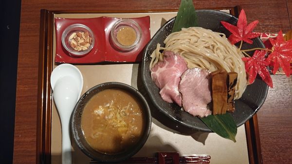 「限定極太平打ちの魚介濃厚つけ麺大盛 980円」@麺 紡木の写真