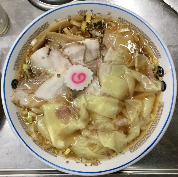 「サッポロ赤星 中瓶＋チャシュー皿 → チャシューワンタンメン」@中華そば みたかの写真