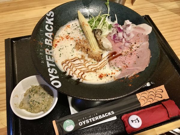 「白牡蠣カプチーノ＋自家製牡蠣ソース」@オイスターバックスの写真