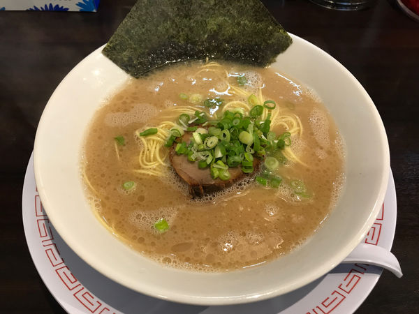 「博多らーめん  白　700円」@博多らーめん ひまわりの写真