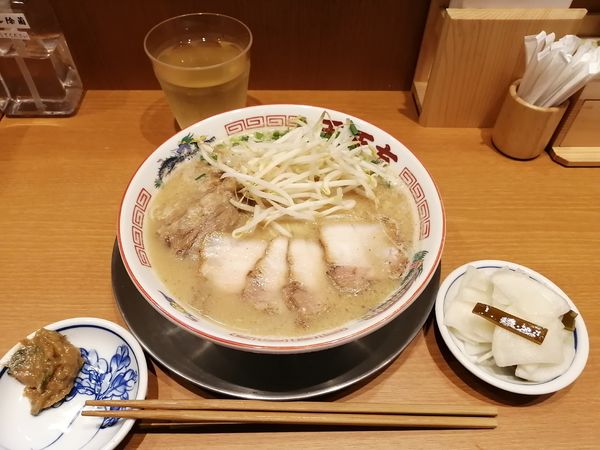 「ダブルチャーシュー麺　850円」@らーめん天天有 神田の写真