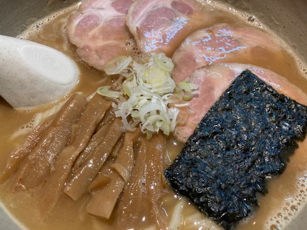 「らーめん（大）＋チャーシュー」@麺屋吉左右の写真