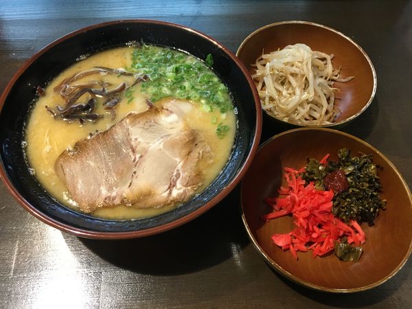 「博多ラーメン600¥)」@博多らーめん 麺屋 小鉄 日立店の写真