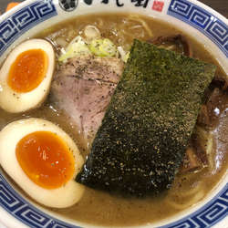 濃厚味玉らーめん　880円