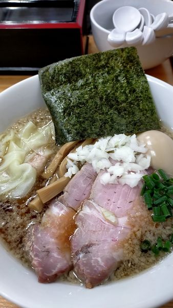 「特製中華　背脂プラス　玉ねぎ、のり付き」@中華そば こてつの写真