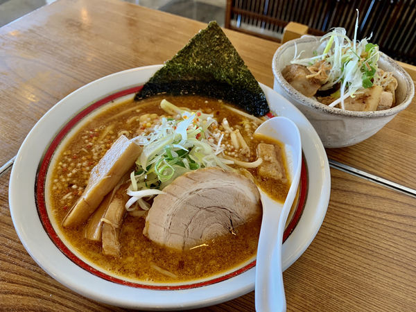 「なにわの炙り吟醸味噌らーめん…850円」@This is 中川 これはなかがわです。の写真