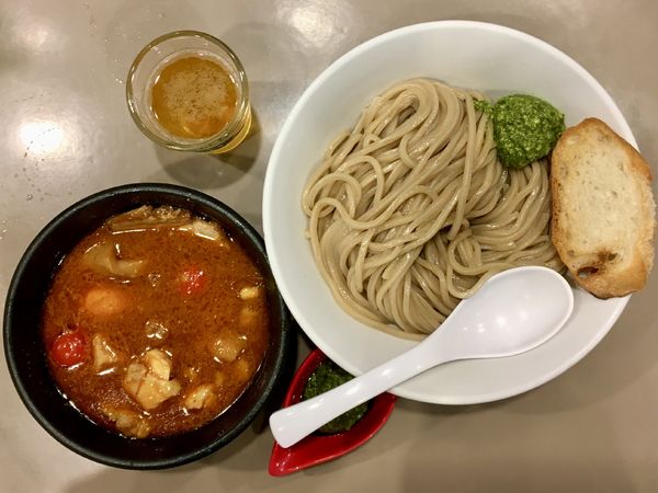 「ハートランドビール→ 海老味噌トマトつけ麺味玉 肉増＋バジル」@つけ麺 五ノ神製作所の写真