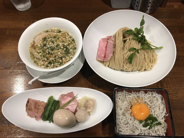「醤油つけ麺(大盛)＋特製トッピング＋しらす丼」@創作麺工房 鳴龍の写真