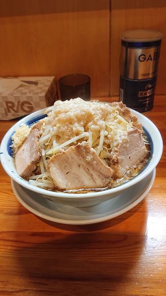 「チャーシュー麺大盛  野菜マシ  ニンニク  油」@連の写真