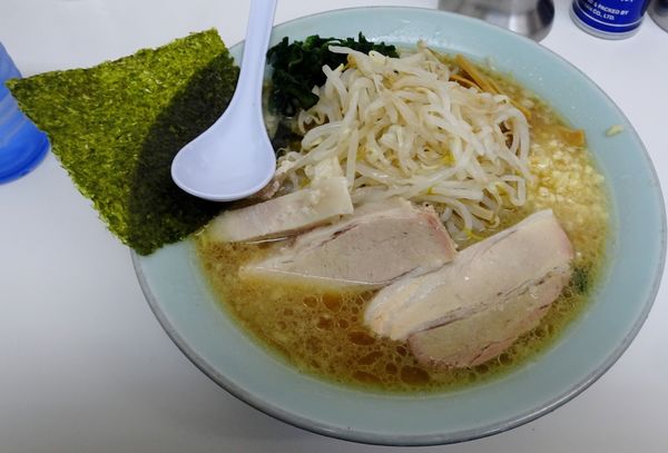 「豚にんにくラーメン並（850円）」@◯つばき食堂の写真