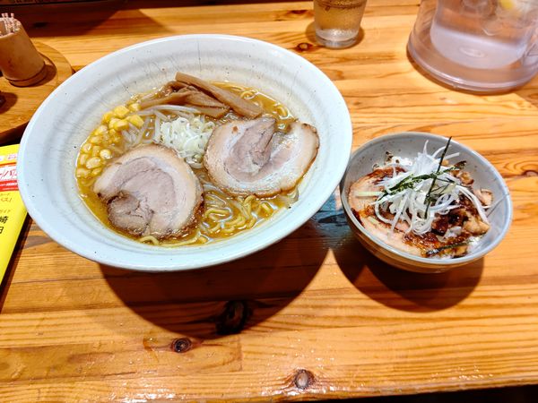 「旭川味噌らーめん(並盛150g)830円＋叉焼ごはん240円」@旭川らーめん かじべえの写真