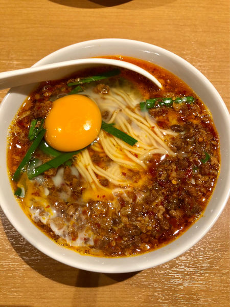 「台湾ラーメン　生卵入り」@味仙 JR名古屋駅店の写真
