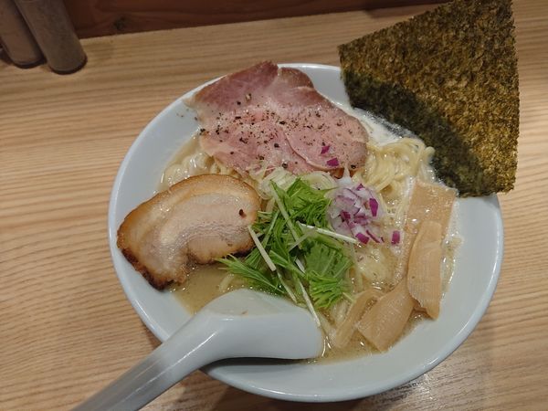 「二寅らーめん  ８００円」@麺場 二寅 秋津本店の写真