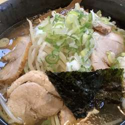 チャーシューめん（正油）800円