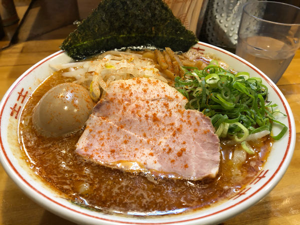 「辛いらぁめん」@なるめんの写真