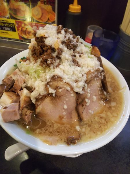 「肉スタ 小 ヤサイ増しアブラ超多め オマケ(ほぐし豚)」@ガツ盛りラーメン バンブル 西浦和店の写真