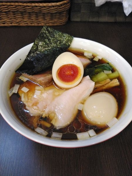 「醤油らーめん+ﾁｬｰｼｭｰ+味玉」@とものもとの写真