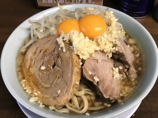 「小豚麺かため＋1UP＋W生卵＋黒烏龍茶」@らーめん玄の写真