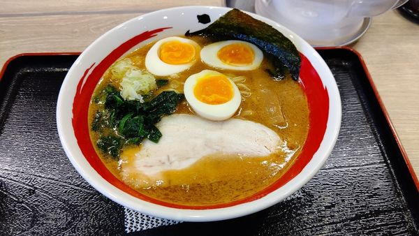 「濃厚海老ラーメン+味玉 1020円」@札幌海老麺舎 えん 横浜店の写真