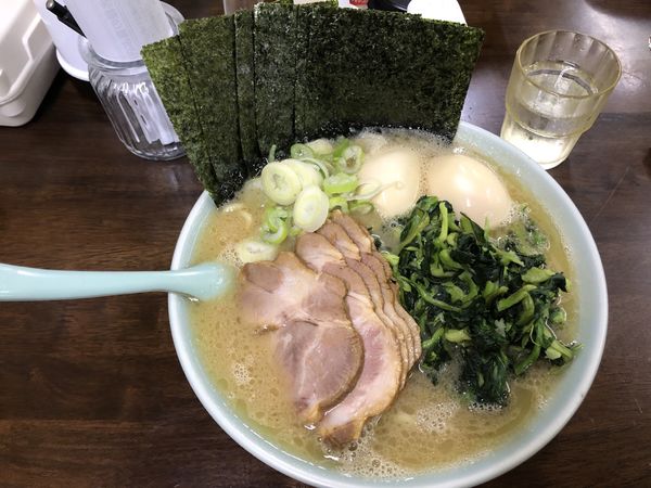 「スペシャル　しょうゆ」@横浜ラーメン 家系家 八戸店の写真