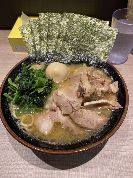 「特製豚骨醤油らーめん」@麺屋 よし○の写真