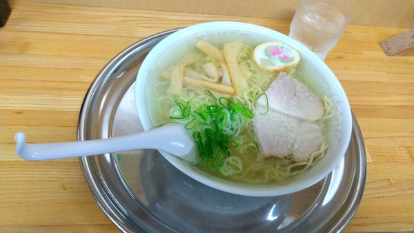 「塩らーめん」@ラーメンのたからやの写真