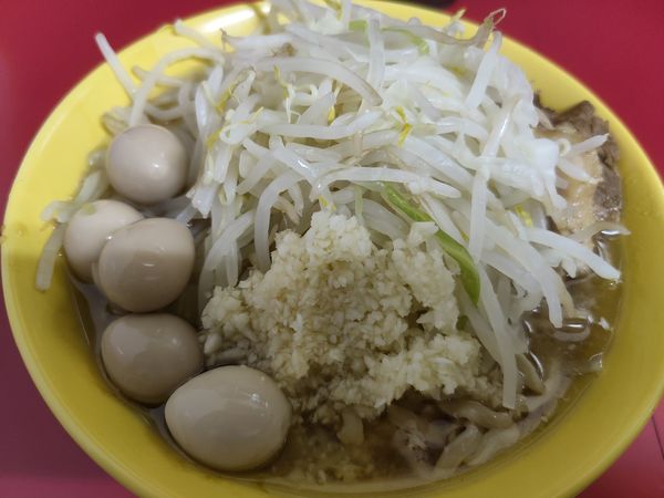 「小ラーメン(麺少なめ)750円＋うずらの卵100円」@ラーメン二郎 茨城守谷店の写真