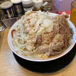 ラーメン大　肉増し　油マシマシ