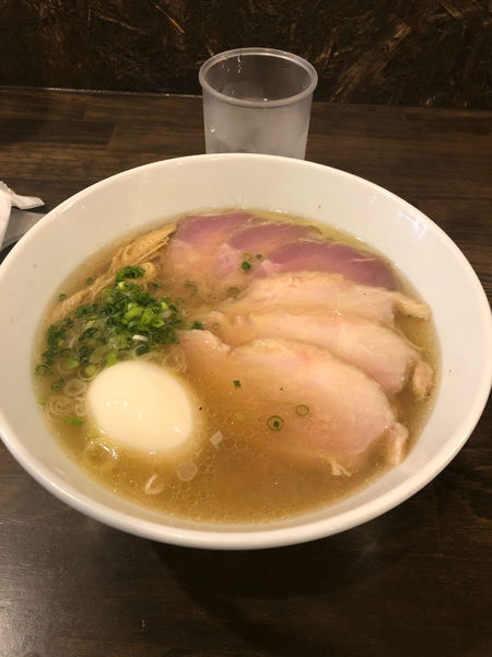 「塩ラーメン全部のせ」@町田汁場 しおらーめん進化 町田駅前店の写真
