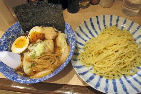 「特製つけ麺　900円」@肉厚わんたん麺と手作り焼売 ら麺亭 浅草支店の写真