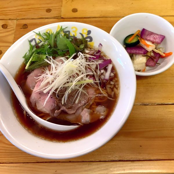 「【期間限定】牛テールそば 醤油（漬け物付 850円）」@味噌ぶり noodle みやみやの写真