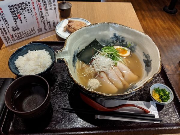 「特製潮そば　980円　＋　唐揚げトッピング　無料」@らーめん能登美の写真