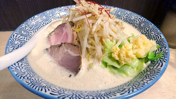 「【夜】限定：泡×背脂×ニンニク」@鶏豚骨 一學の写真