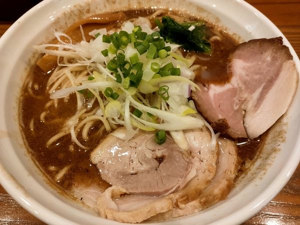 「濃厚魚介ラーメン 大盛 850+100円」@二代目 にぼ助 池袋店の写真