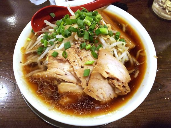 「おいしい醤油そば（ラードたっぷりの雉そば）」@立ち呑み居酒屋 金町製麺の写真