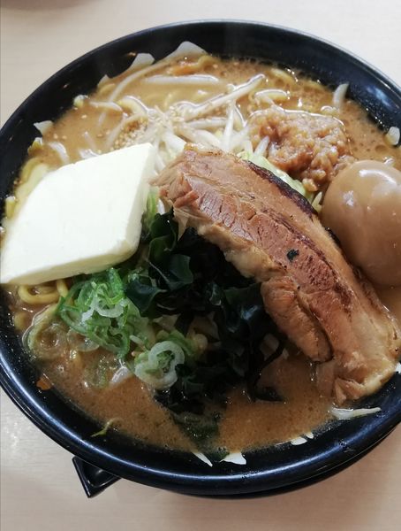 「濃厚味玉味噌ラーメン大盛＋バター　870＋100＋100」@北海道らーめん 味噌ノ頂の写真