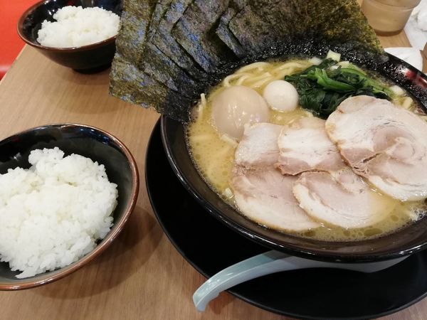 「MAXラーメン＋小ライス（ランチ時間内無料）」@志木商店の写真