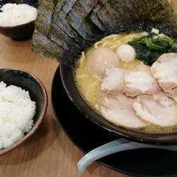 MAXラーメン＋小ライス（ランチ時間内無料）